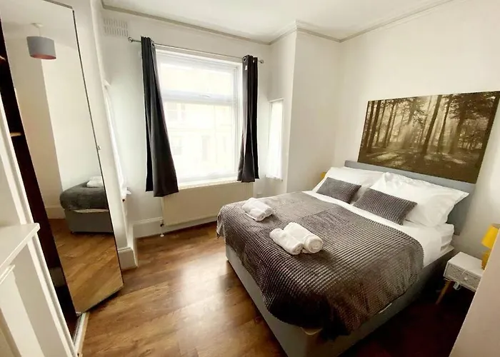 Evo Green Gravesend 2 Bed Apartment - 2 Mins Stn Town Centre