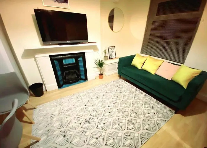 Evo Green Gravesend 2 Bed Apartment - 2 Mins Stn Town Centre