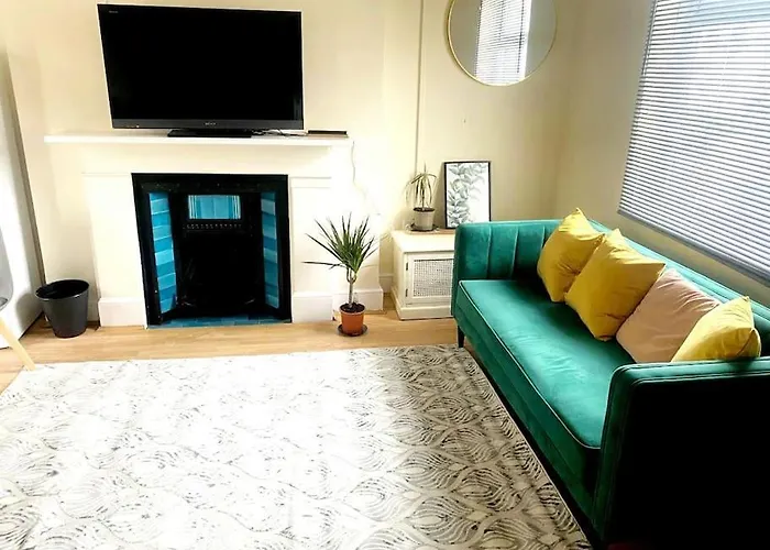 Evo Green Gravesend 2 Bed Apartment - 2 Mins Stn Town Centre