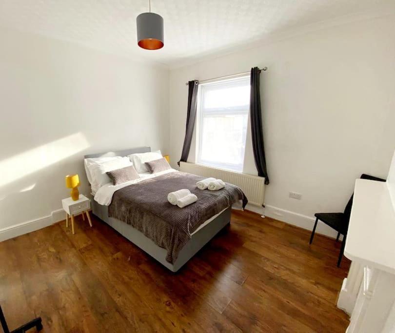 Evo 2 Bed - 2 Mins Stn Town Centre Apartment Gravesend