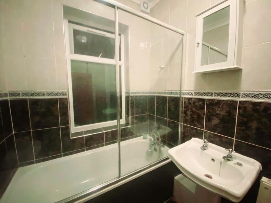 Evo 2 Bed - 2 Mins Stn Town Centre Gravesend