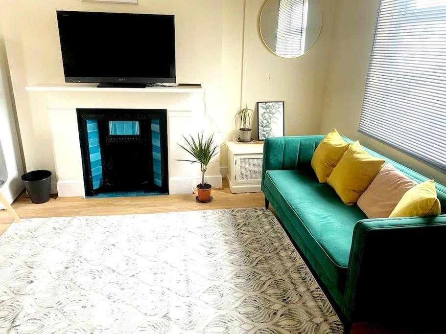 Evo 2 Bed - 2 Mins Stn Town Centre * Gravesend